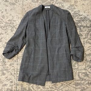 Aritzia Babaton Sz 4 like new, never worn blazer
